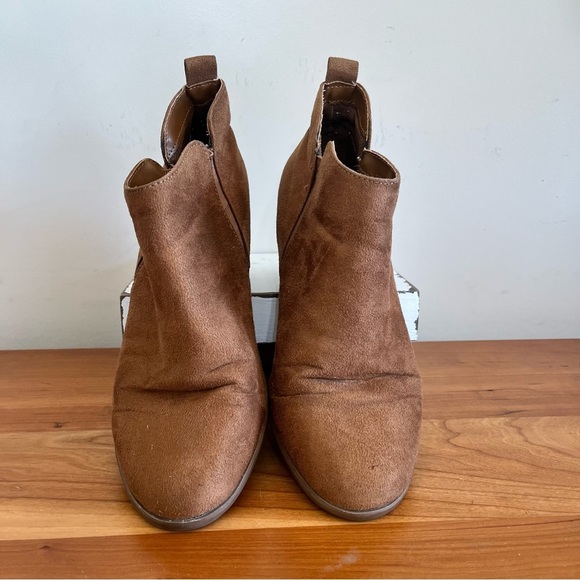 American Eagle Ankle Bootie Block Heel Chelsea Boot Faux Suede Brown Size 6.5 - Picture 3 of 9